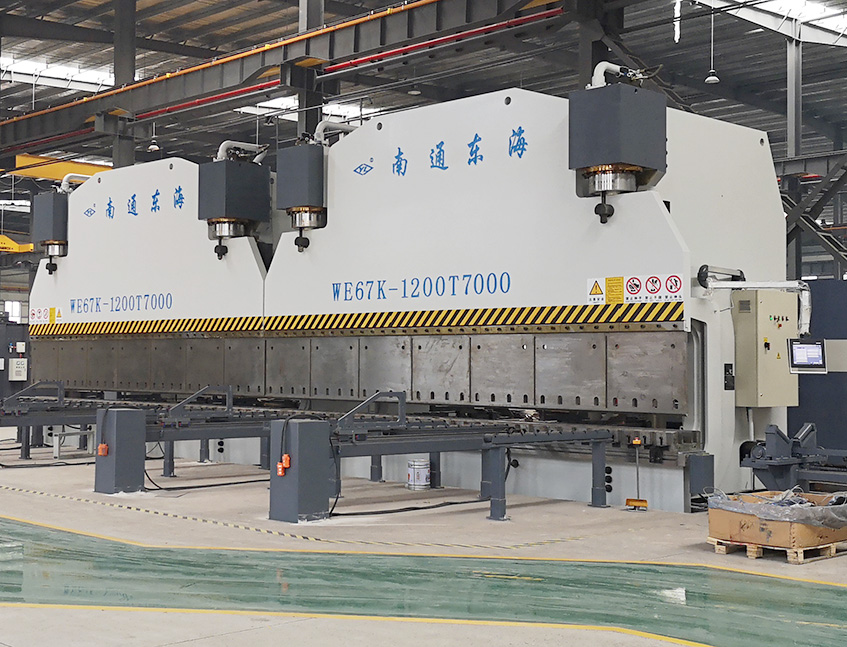 2xWE67K-1200T7000 CNC Press Brake in Tandem 2xWE67K-1200T7000 CNC Press Brake in Tandem
